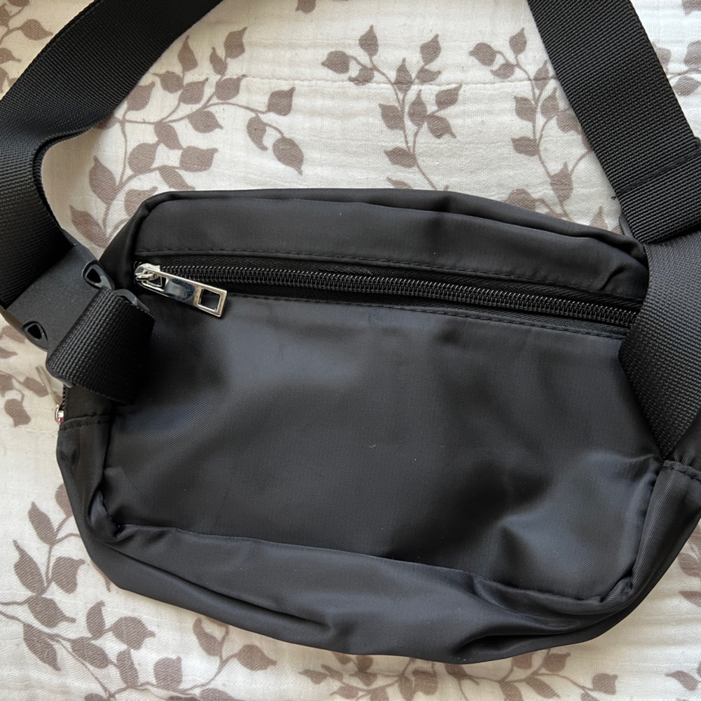 Black Crossbody/belt Bag - Picture 3 of 3